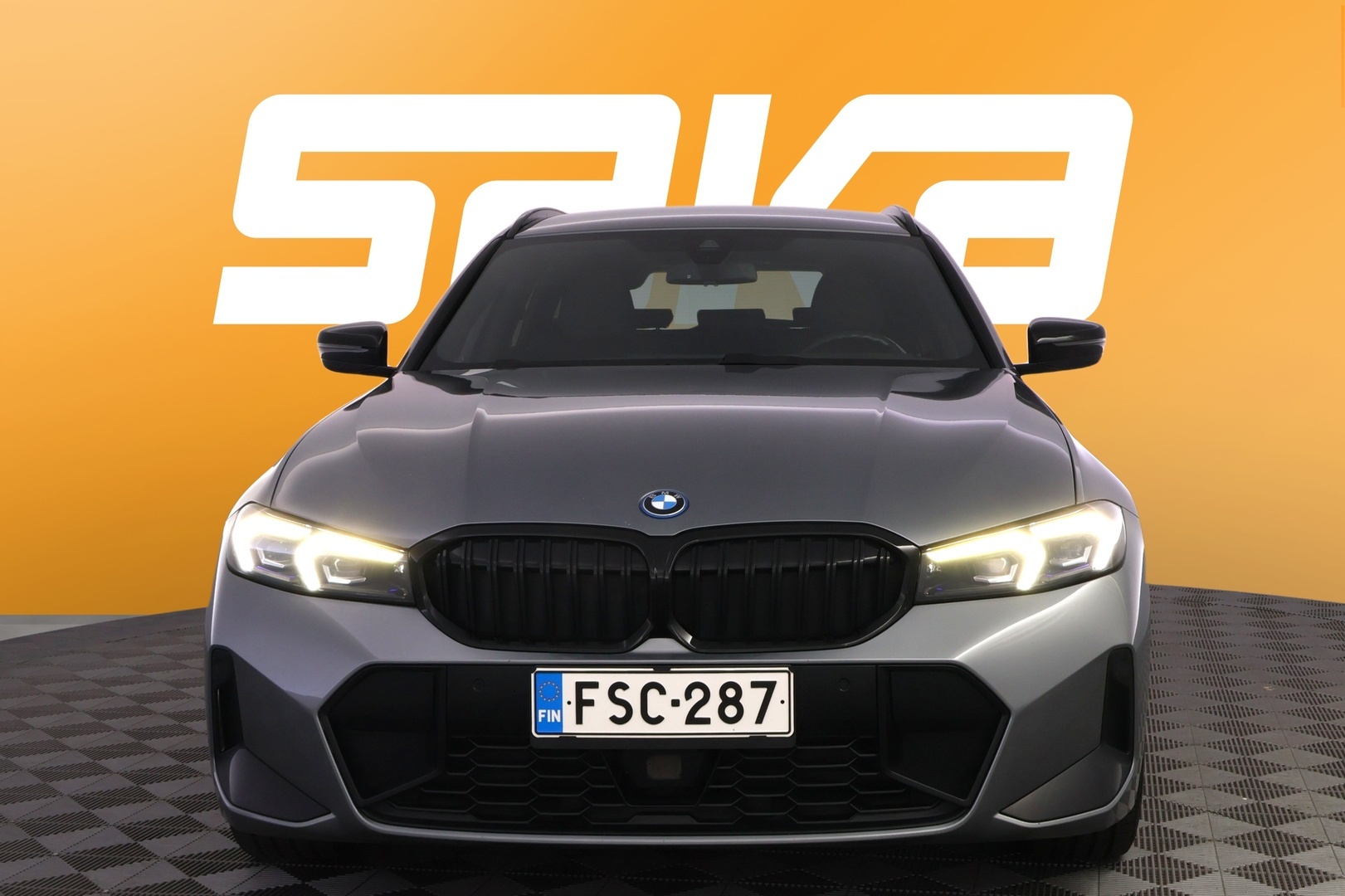 BMW 330 2023