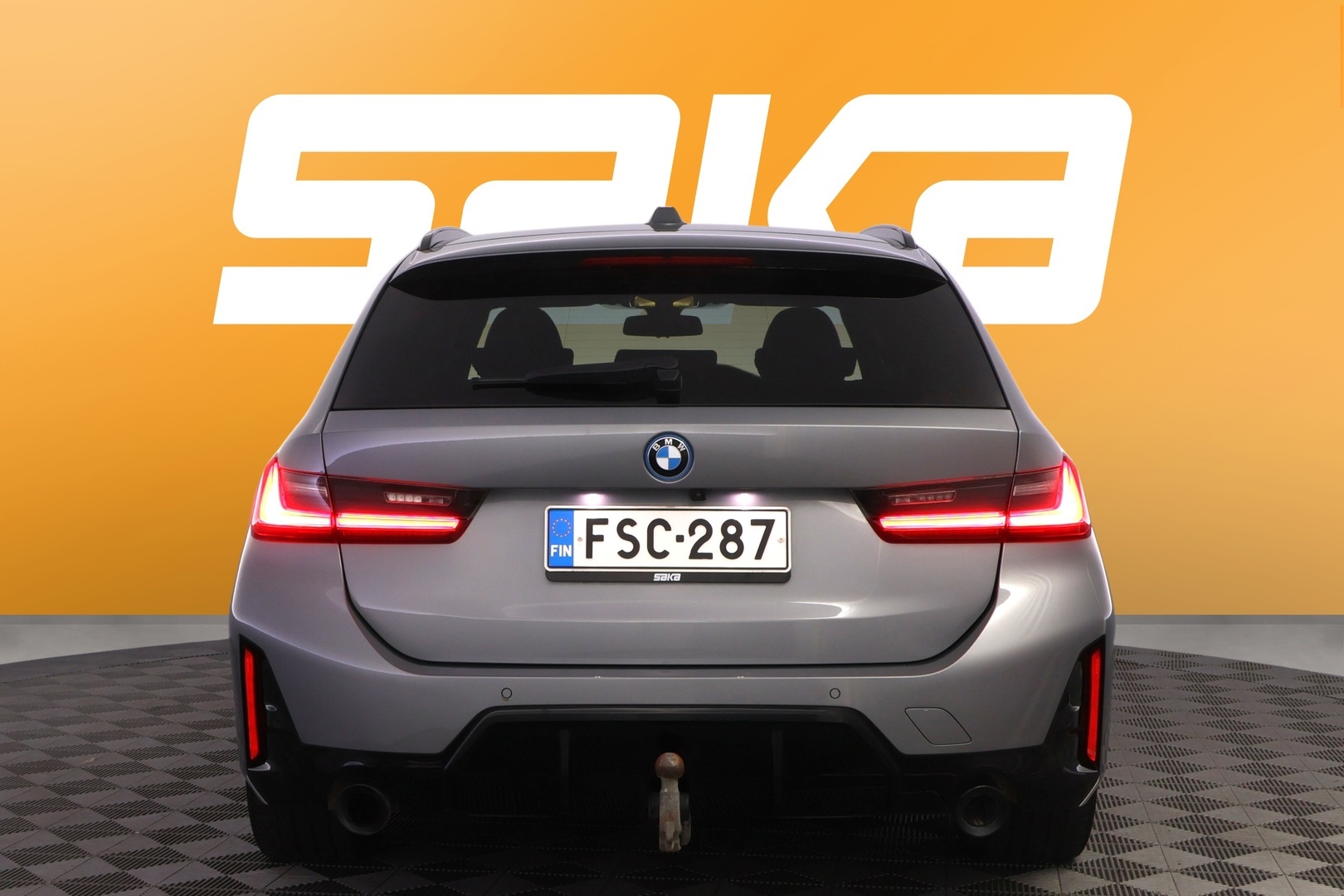 BMW 330 2023
