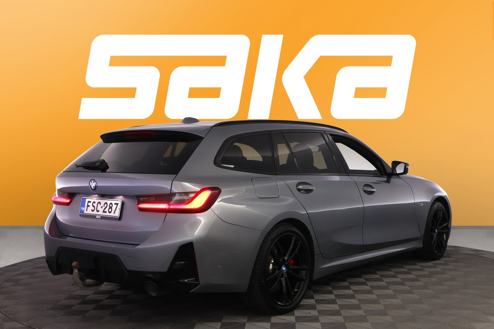 BMW 330 2023
