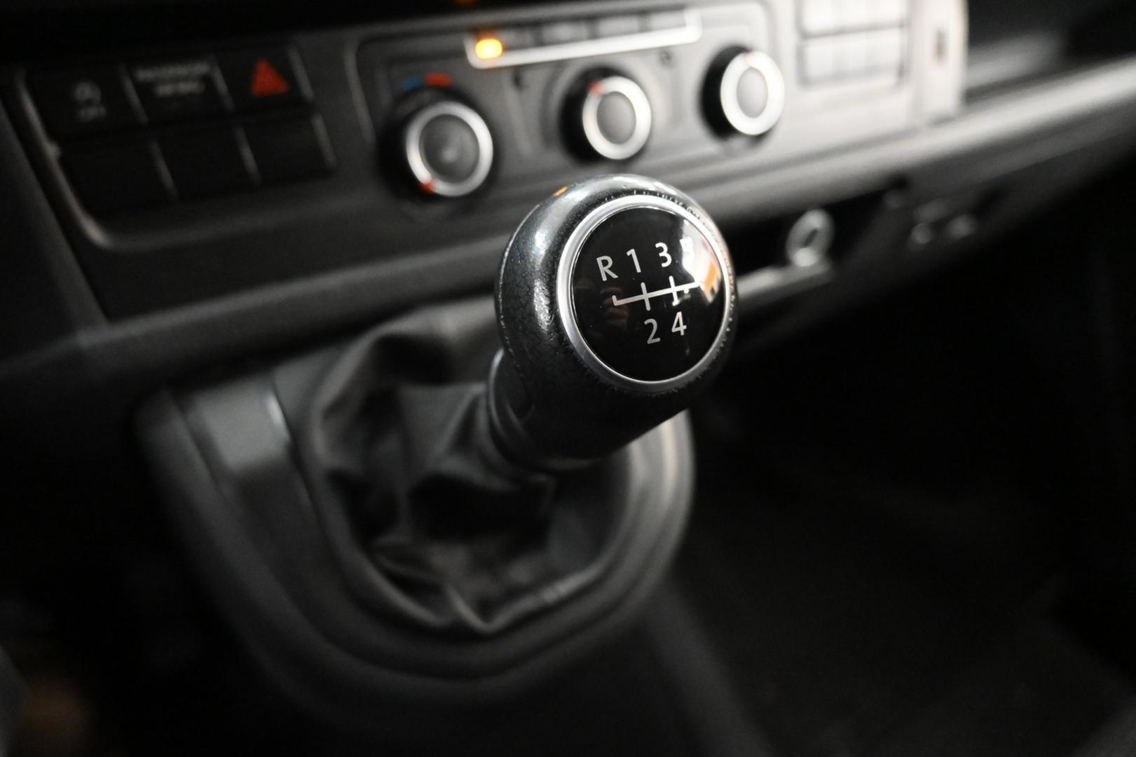 VOLKSWAGEN Caravelle 2016