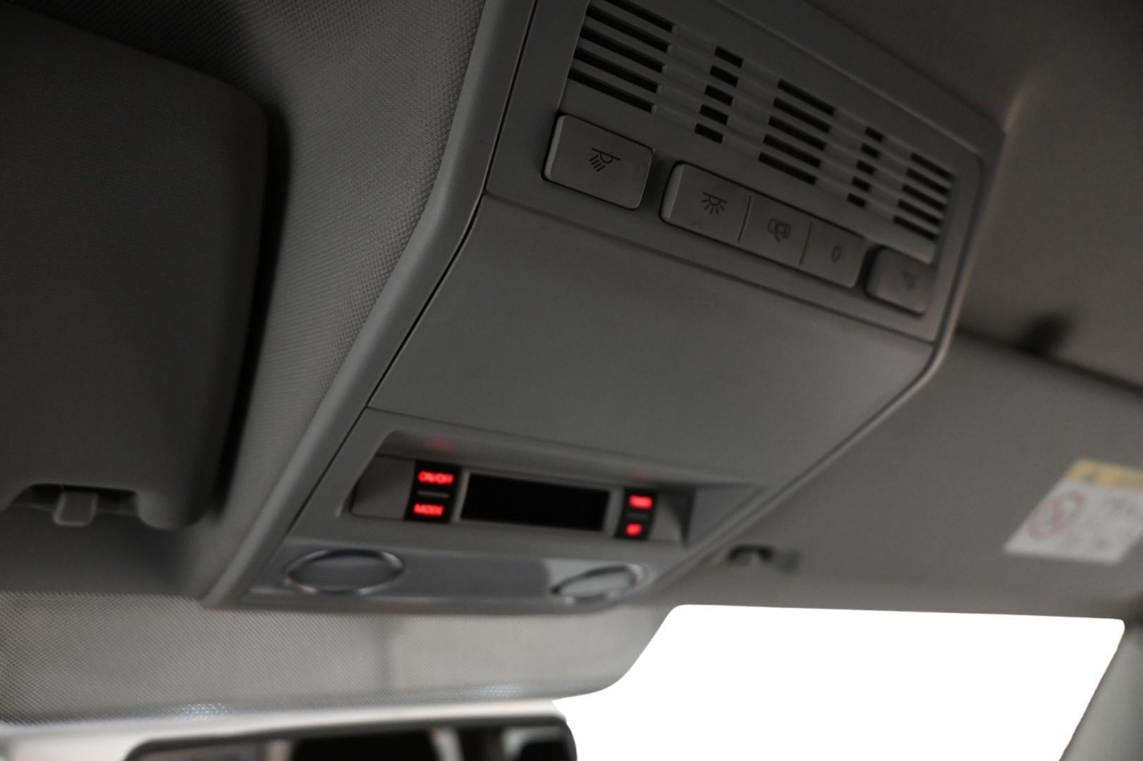 VOLKSWAGEN Caravelle 2016