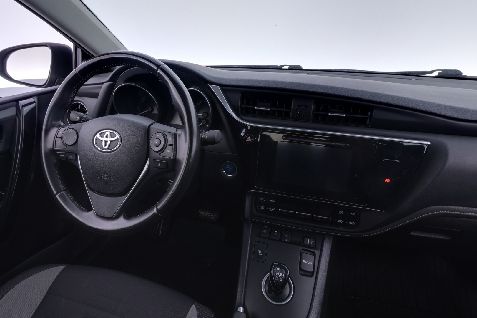 TOYOTA Auris 2016