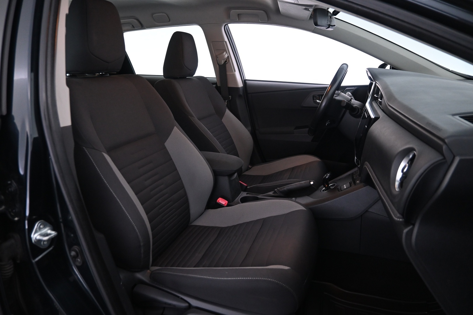 TOYOTA Auris 2016