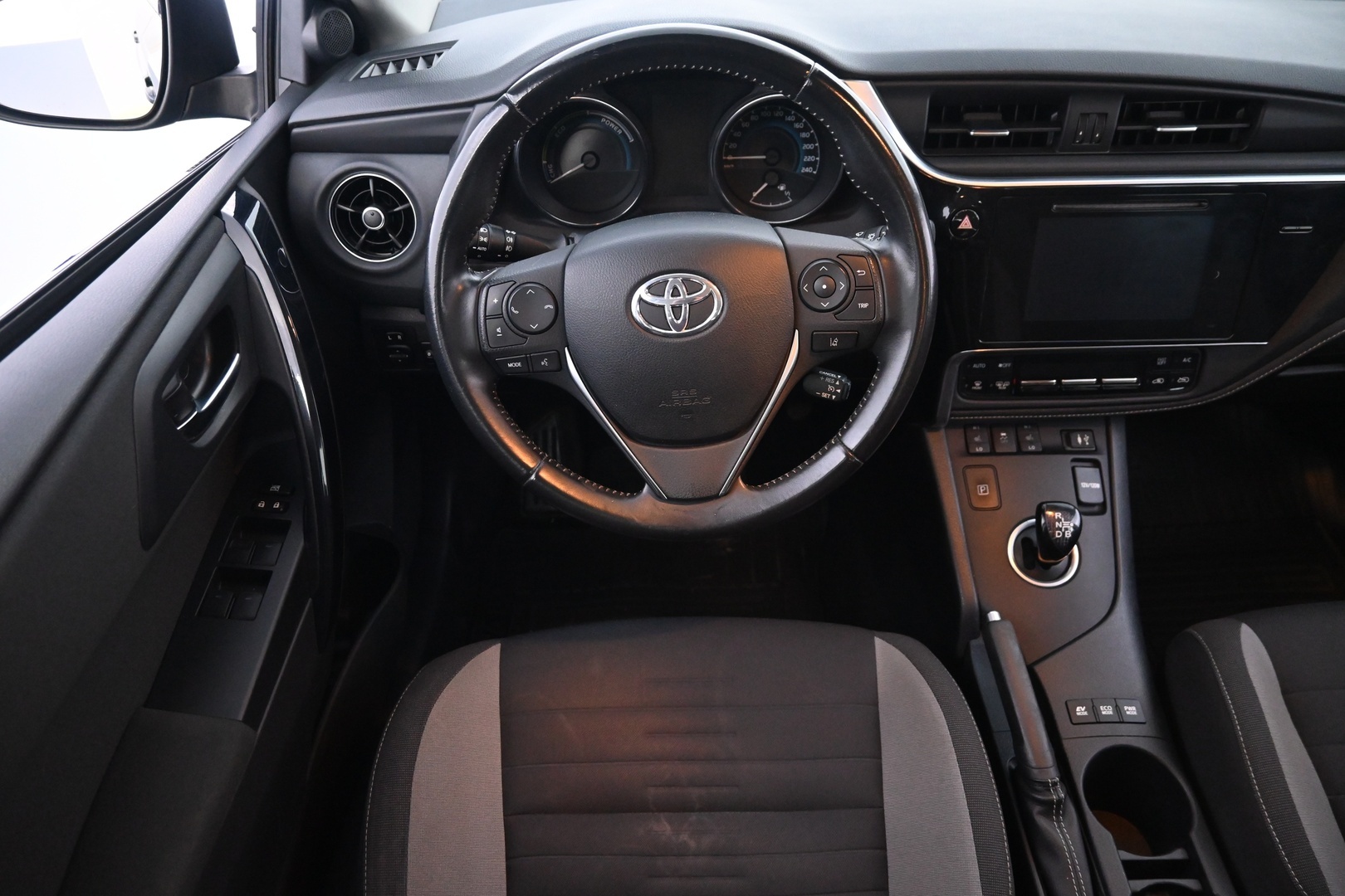 TOYOTA Auris 2016