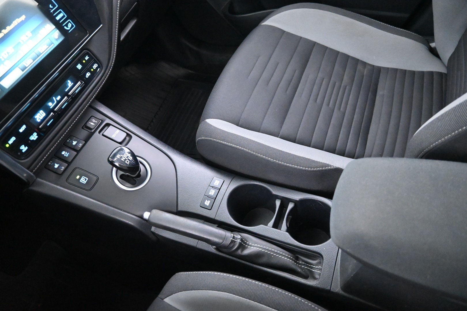 TOYOTA Auris 2016