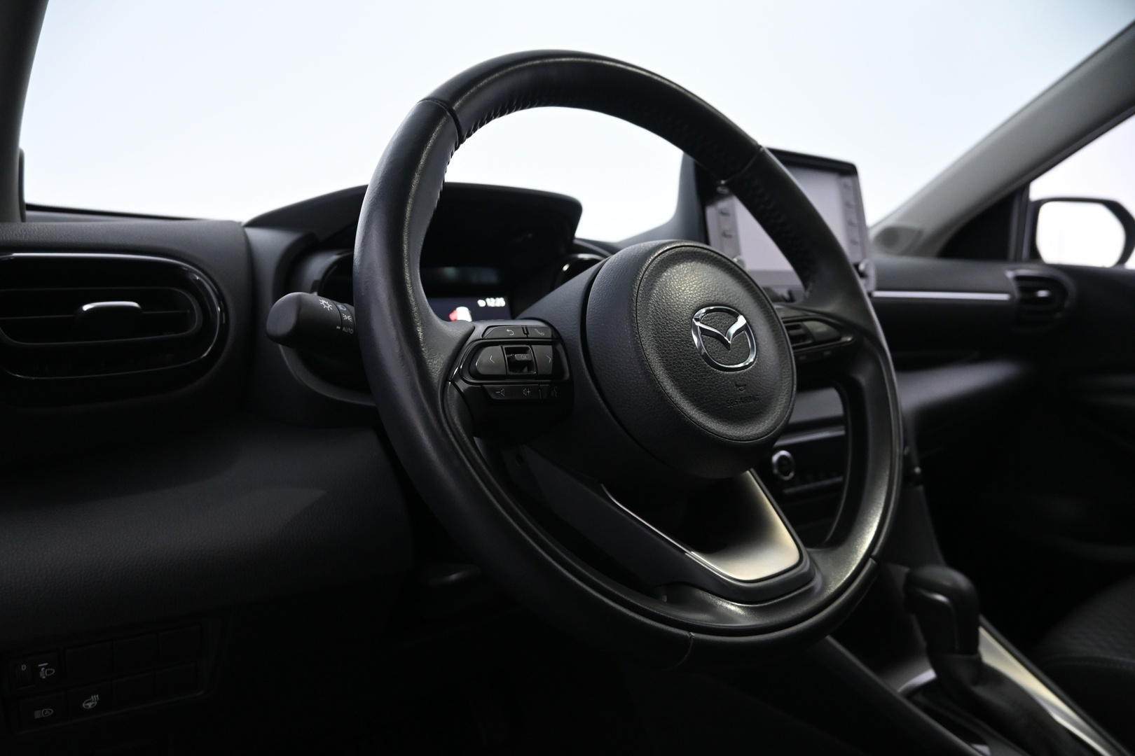 MAZDA 2 2023