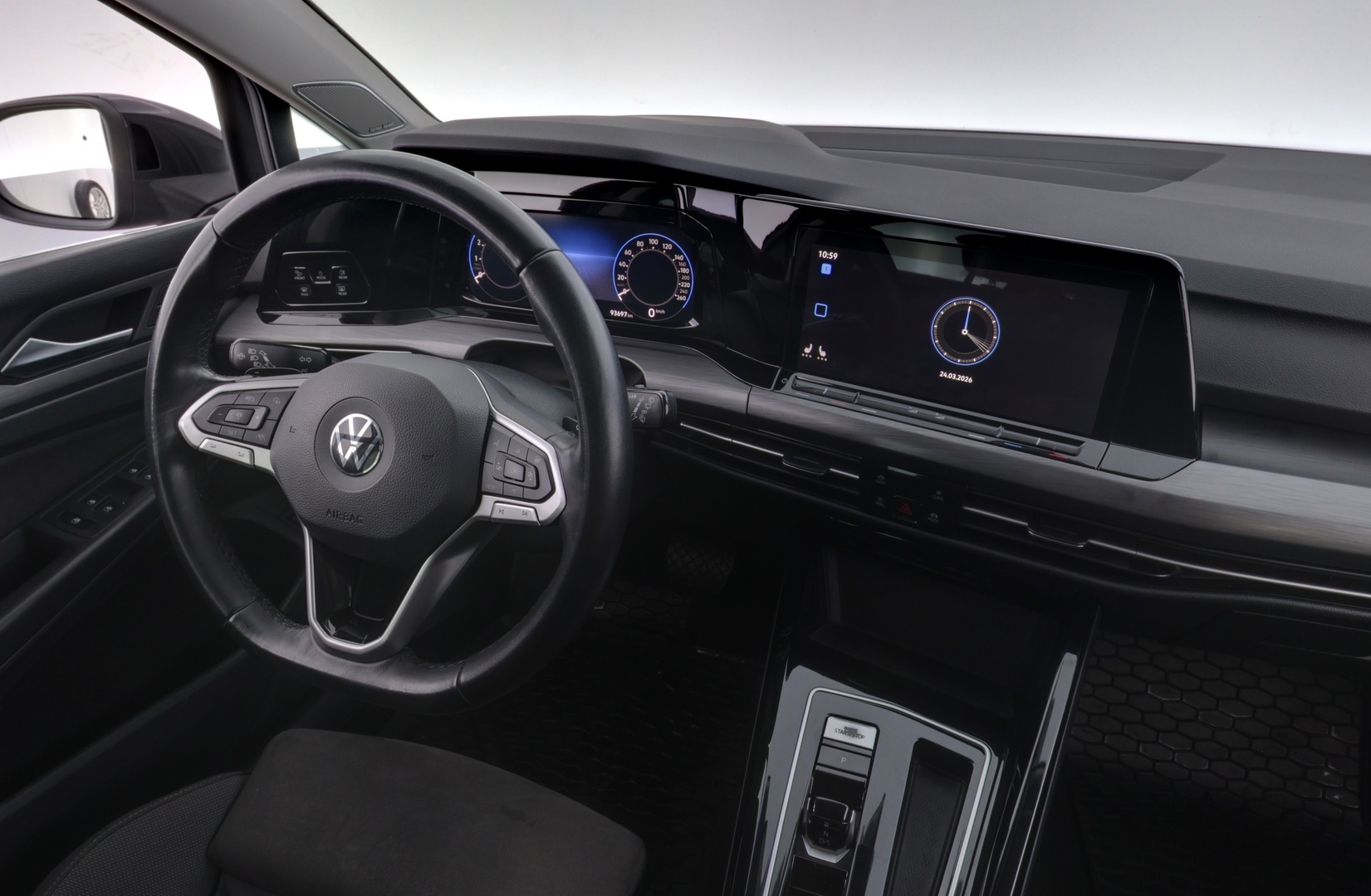 VOLKSWAGEN Golf 2023