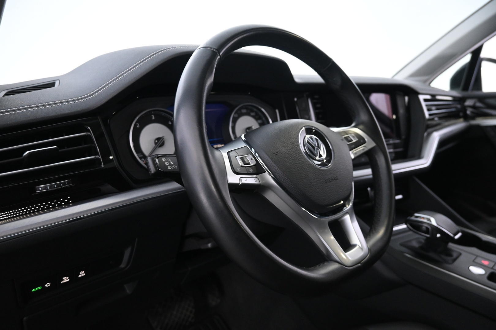 VOLKSWAGEN Touareg 2021