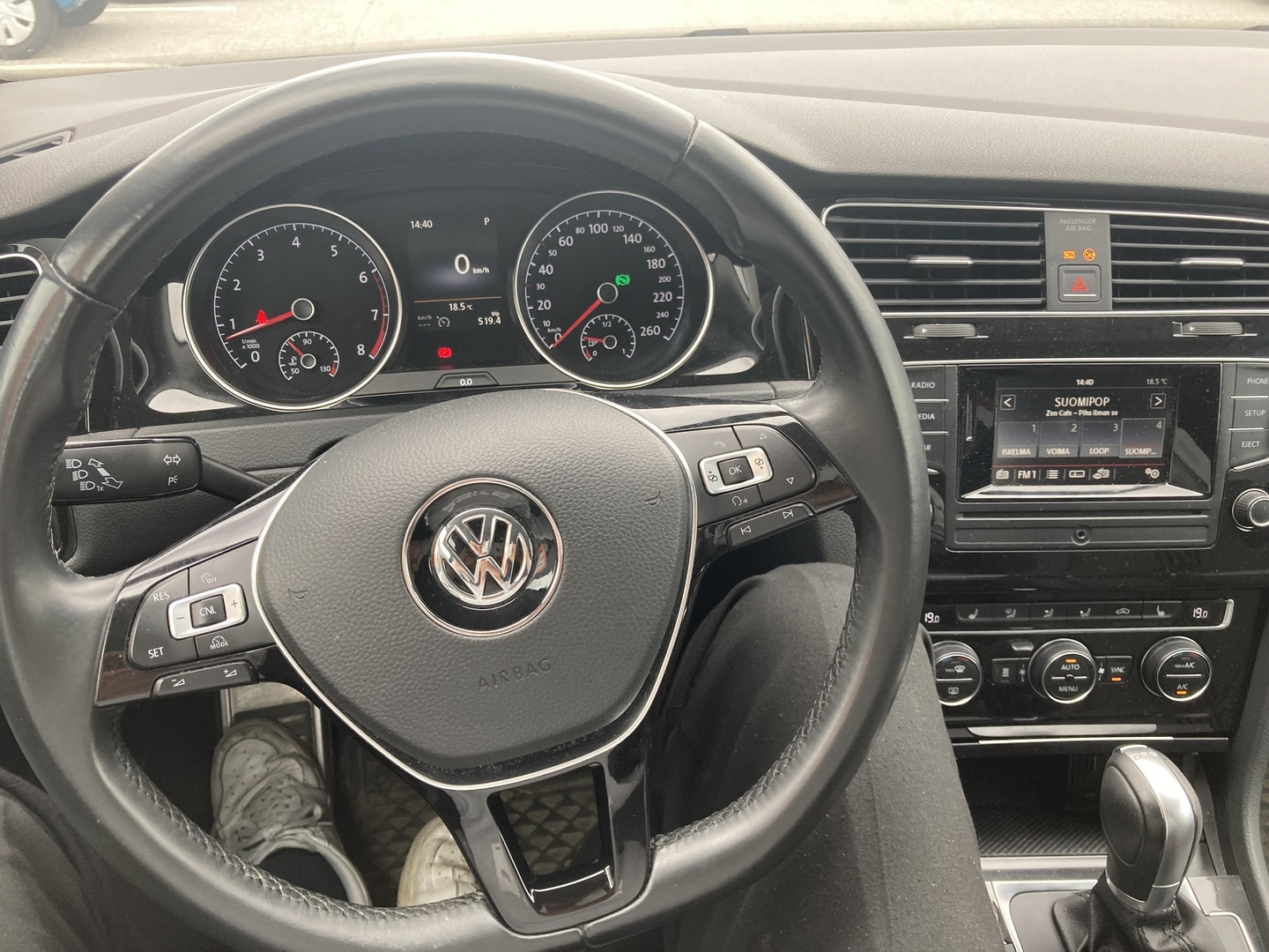 VOLKSWAGEN Golf 2016