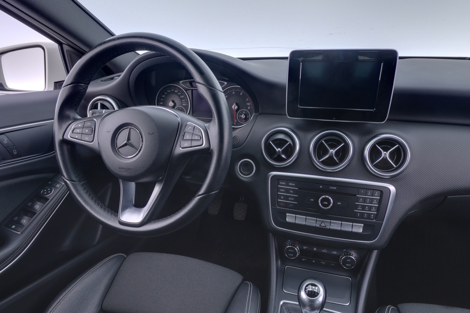 MERCEDES-BENZ A 2016