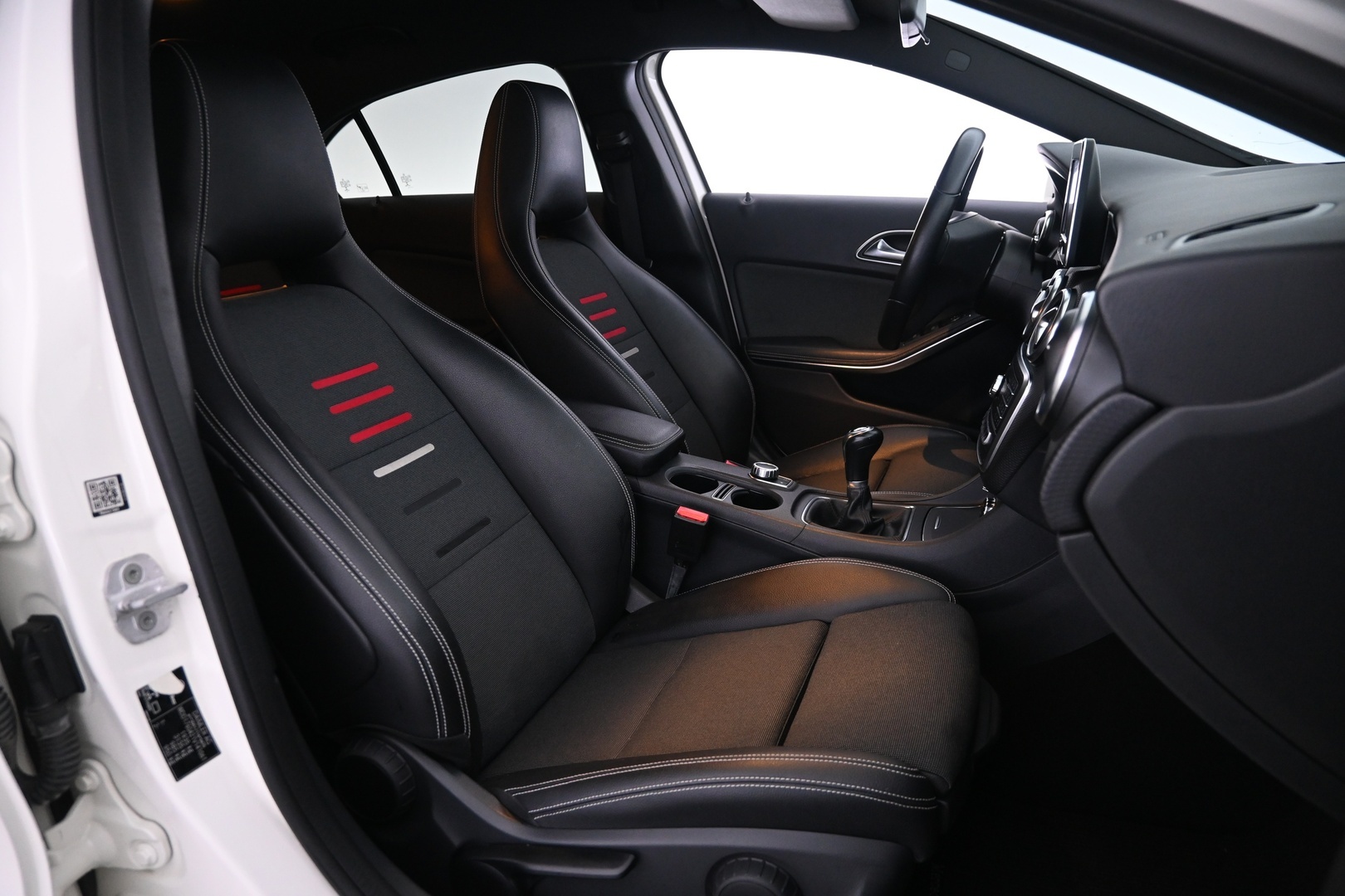 MERCEDES-BENZ A 2016