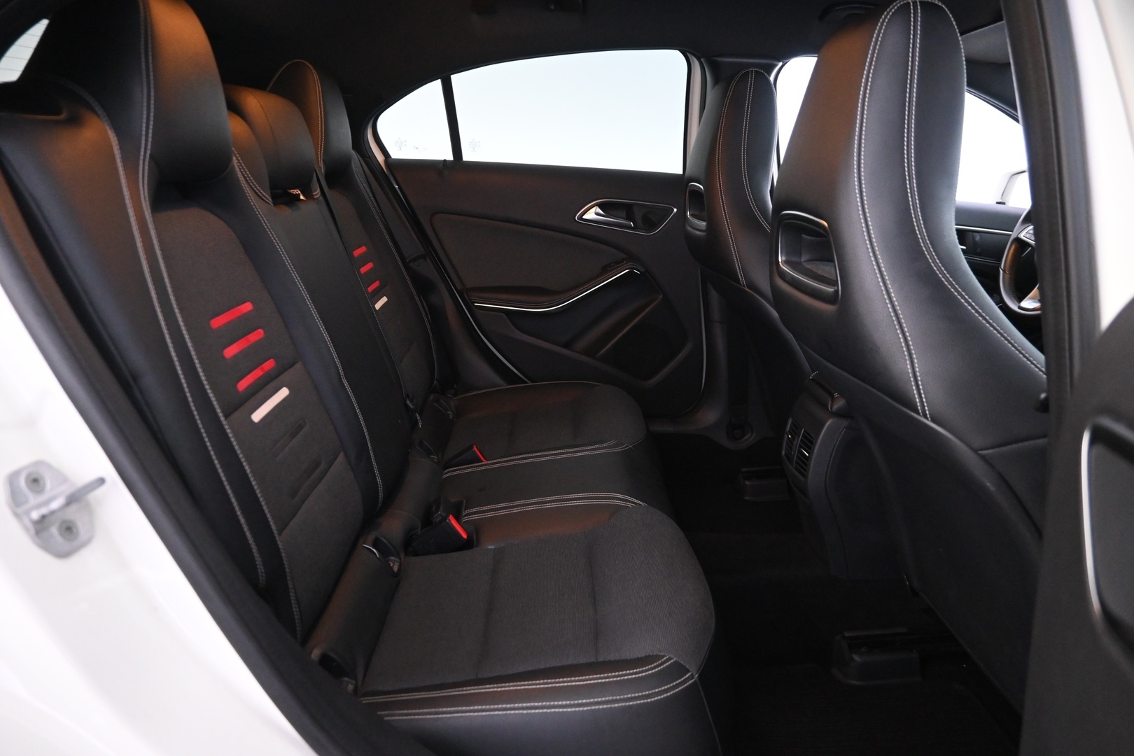 MERCEDES-BENZ A 2016
