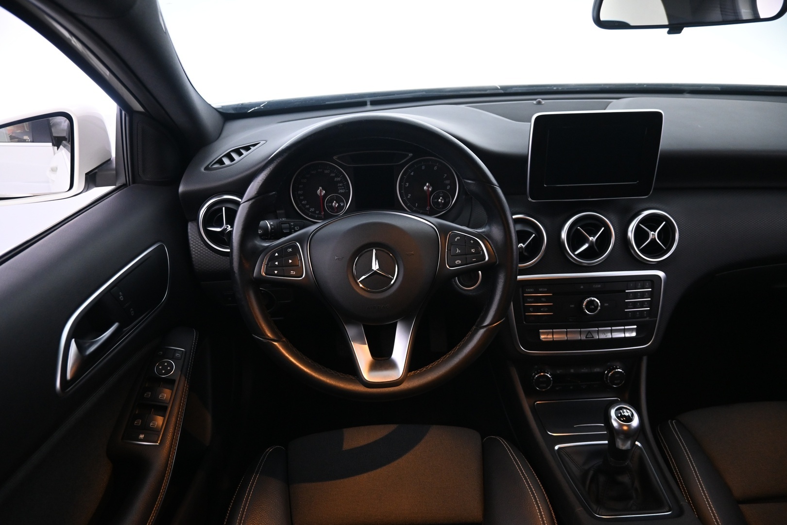 MERCEDES-BENZ A 2016