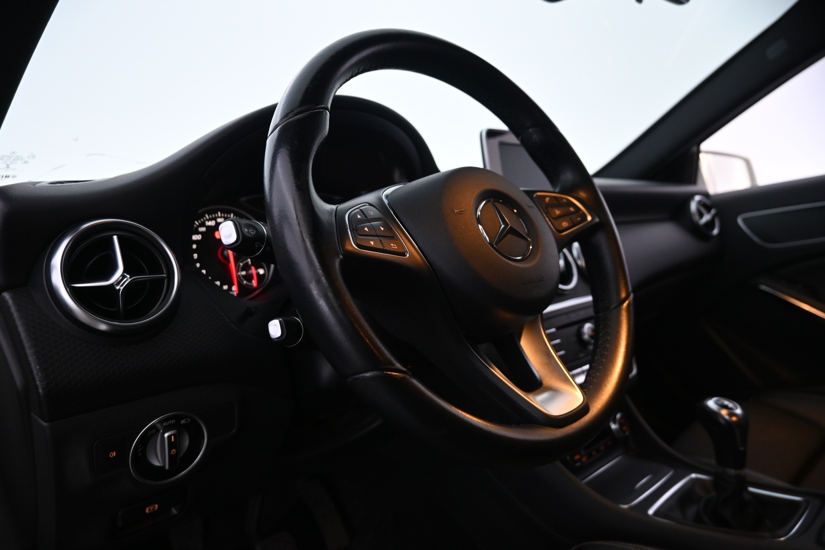 MERCEDES-BENZ A 2016