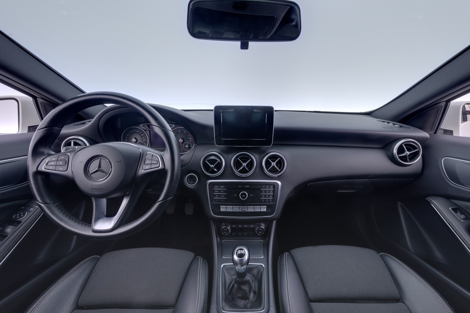 MERCEDES-BENZ A 2016