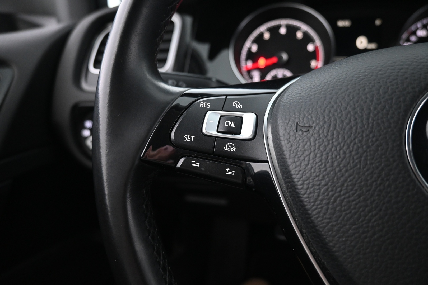 VOLKSWAGEN Golf 2013