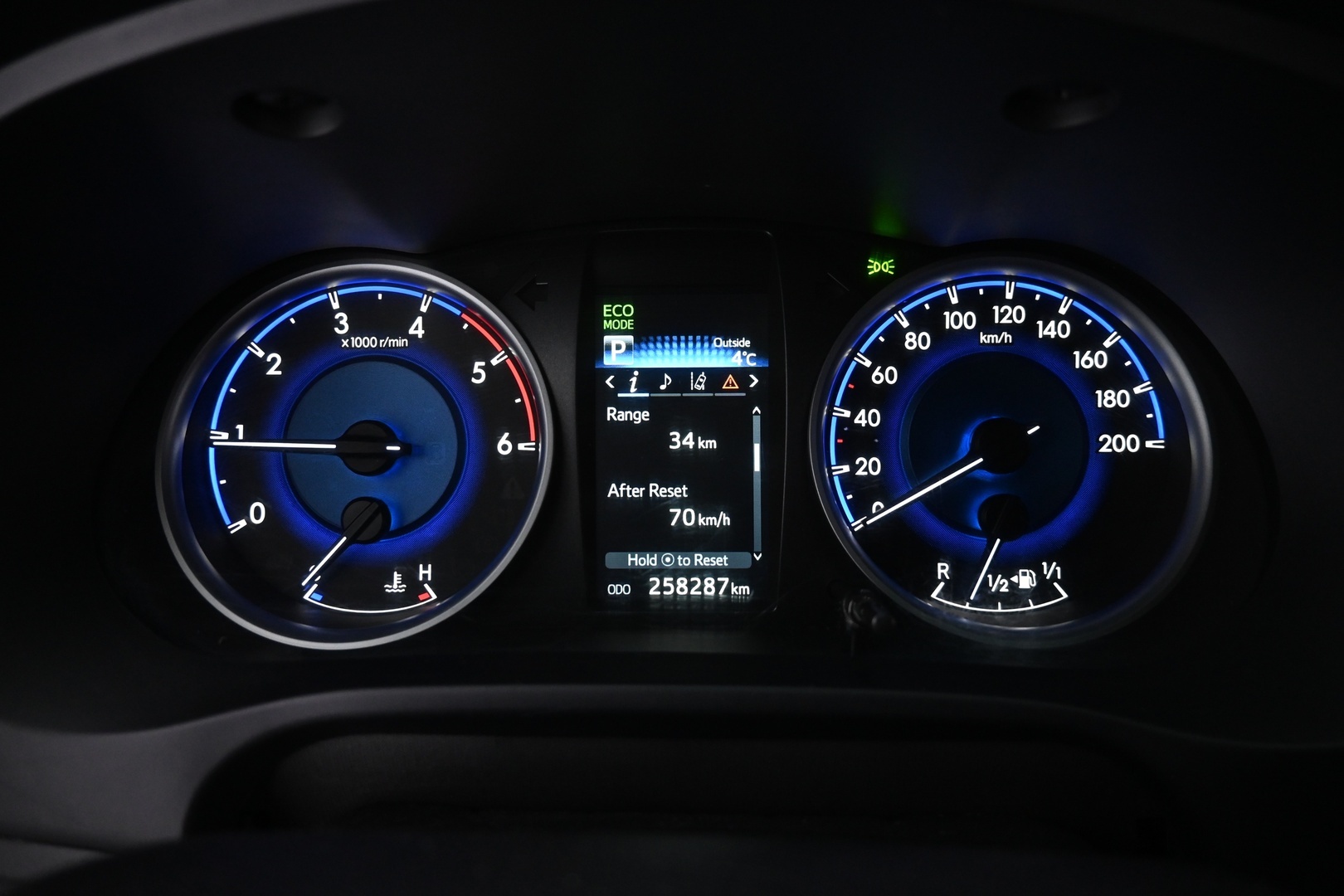 TOYOTA Hilux 2016