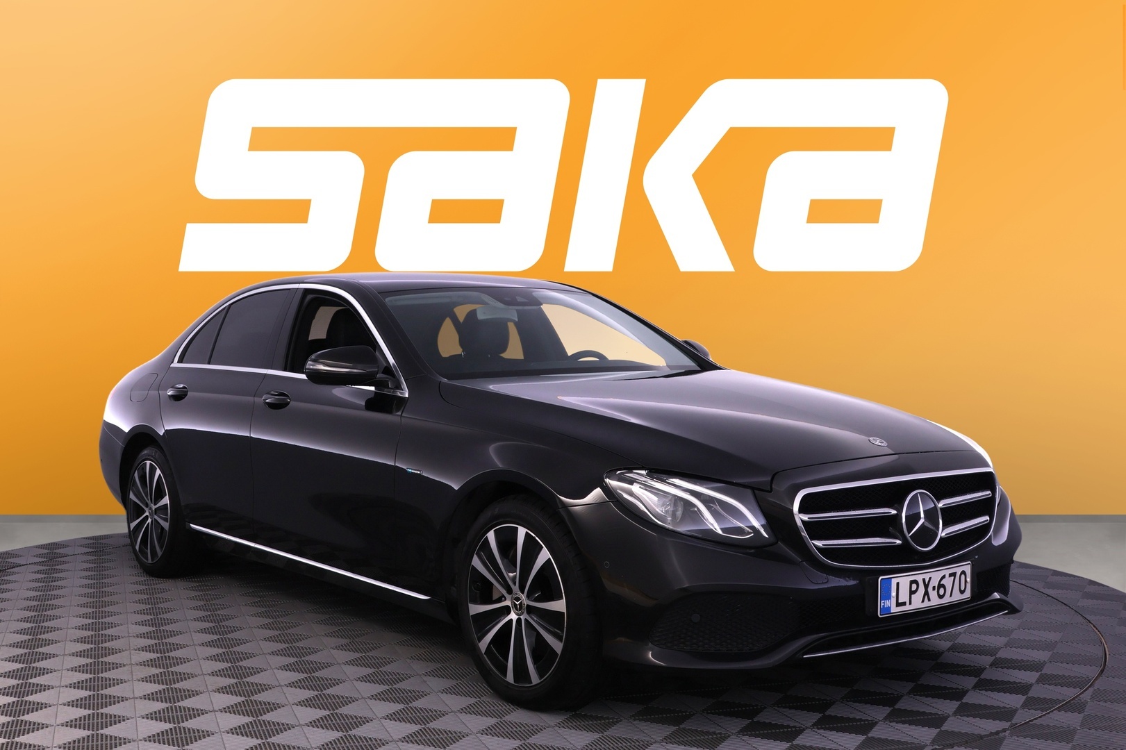 MERCEDES-BENZ E 2019