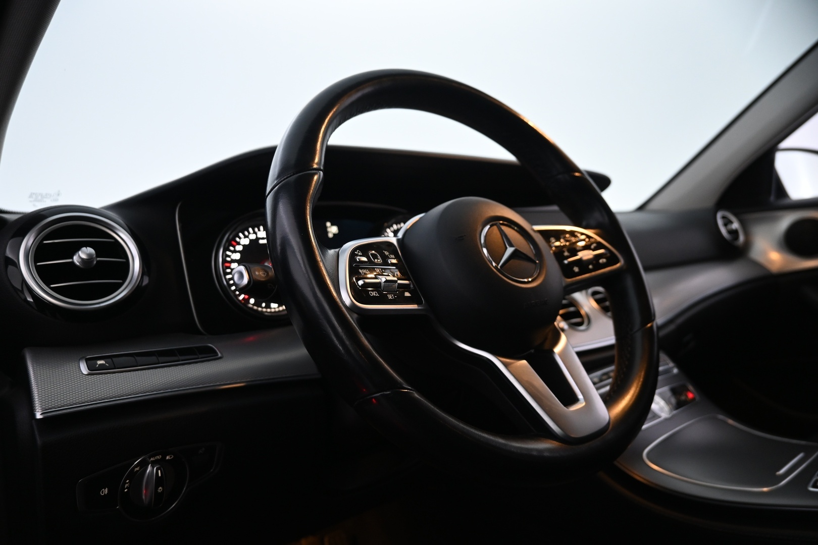 MERCEDES-BENZ E 2019