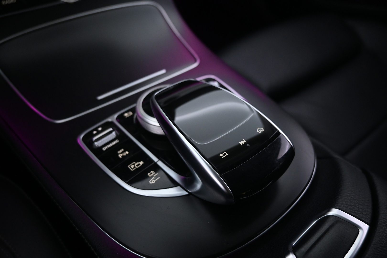 MERCEDES-BENZ E 2019