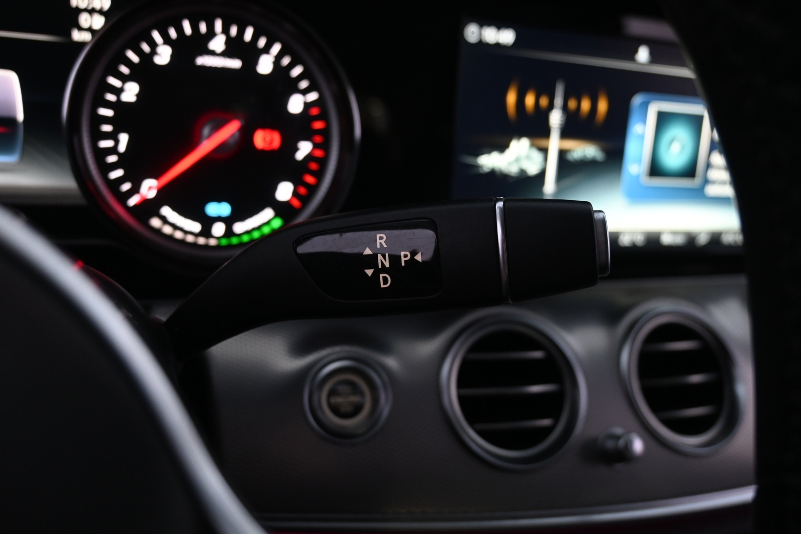 MERCEDES-BENZ E 2019