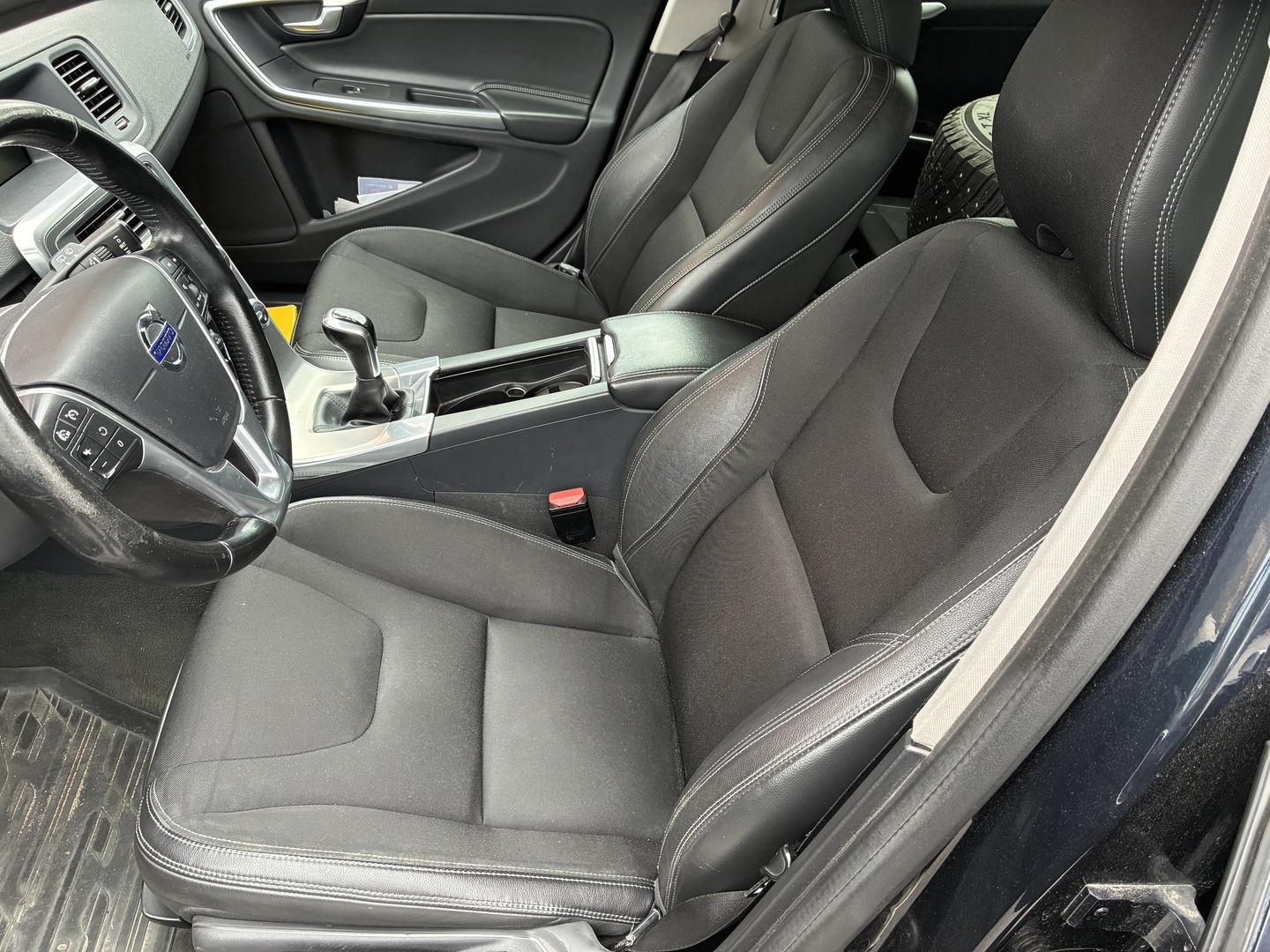 VOLVO V60 2016