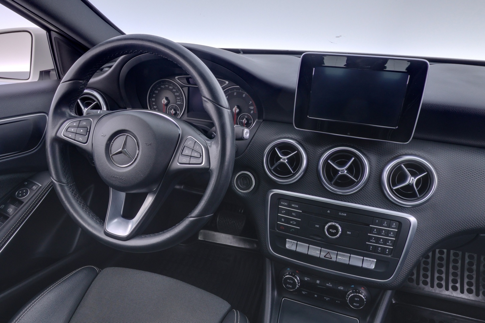 MERCEDES-BENZ A 2018