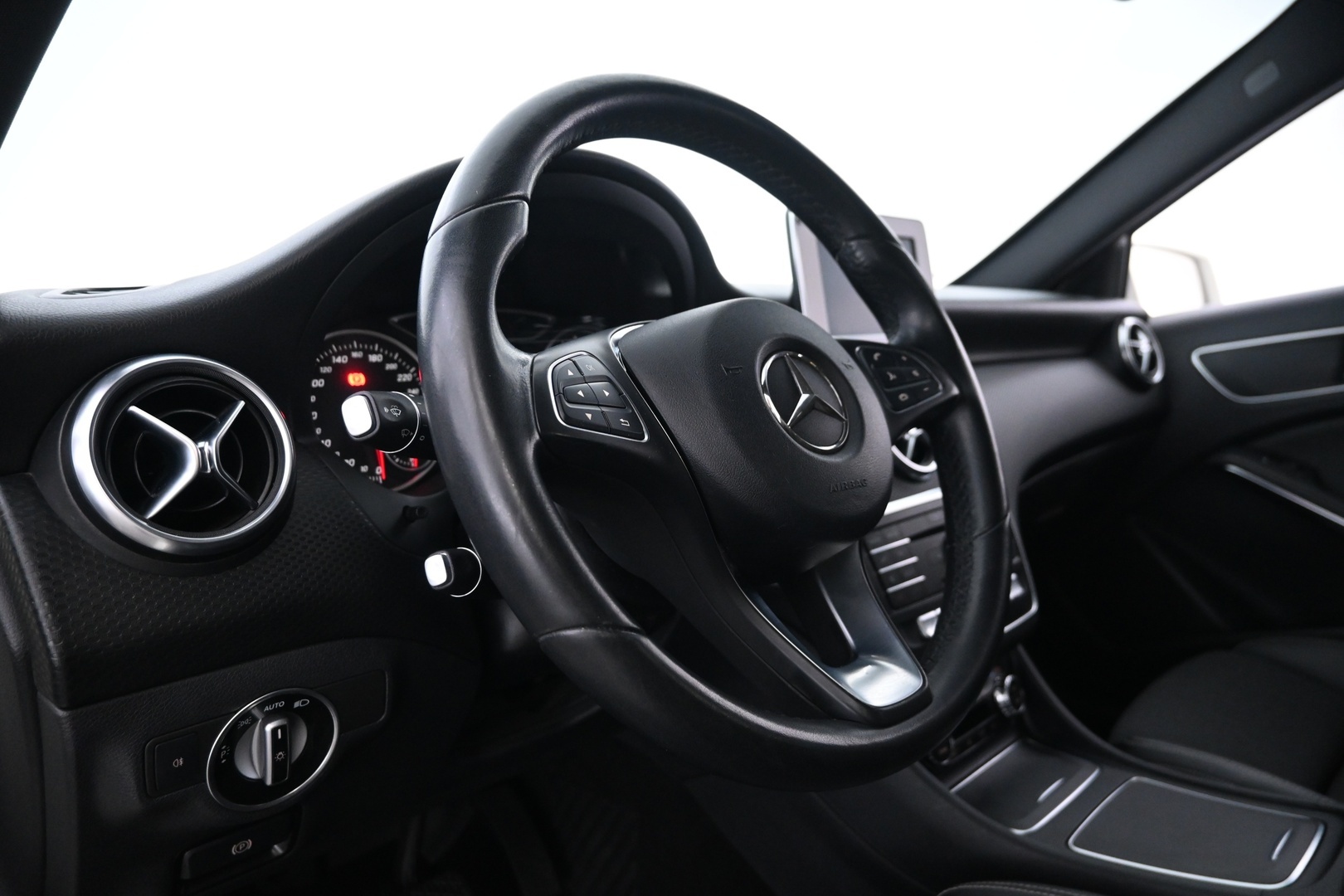 MERCEDES-BENZ A 2018
