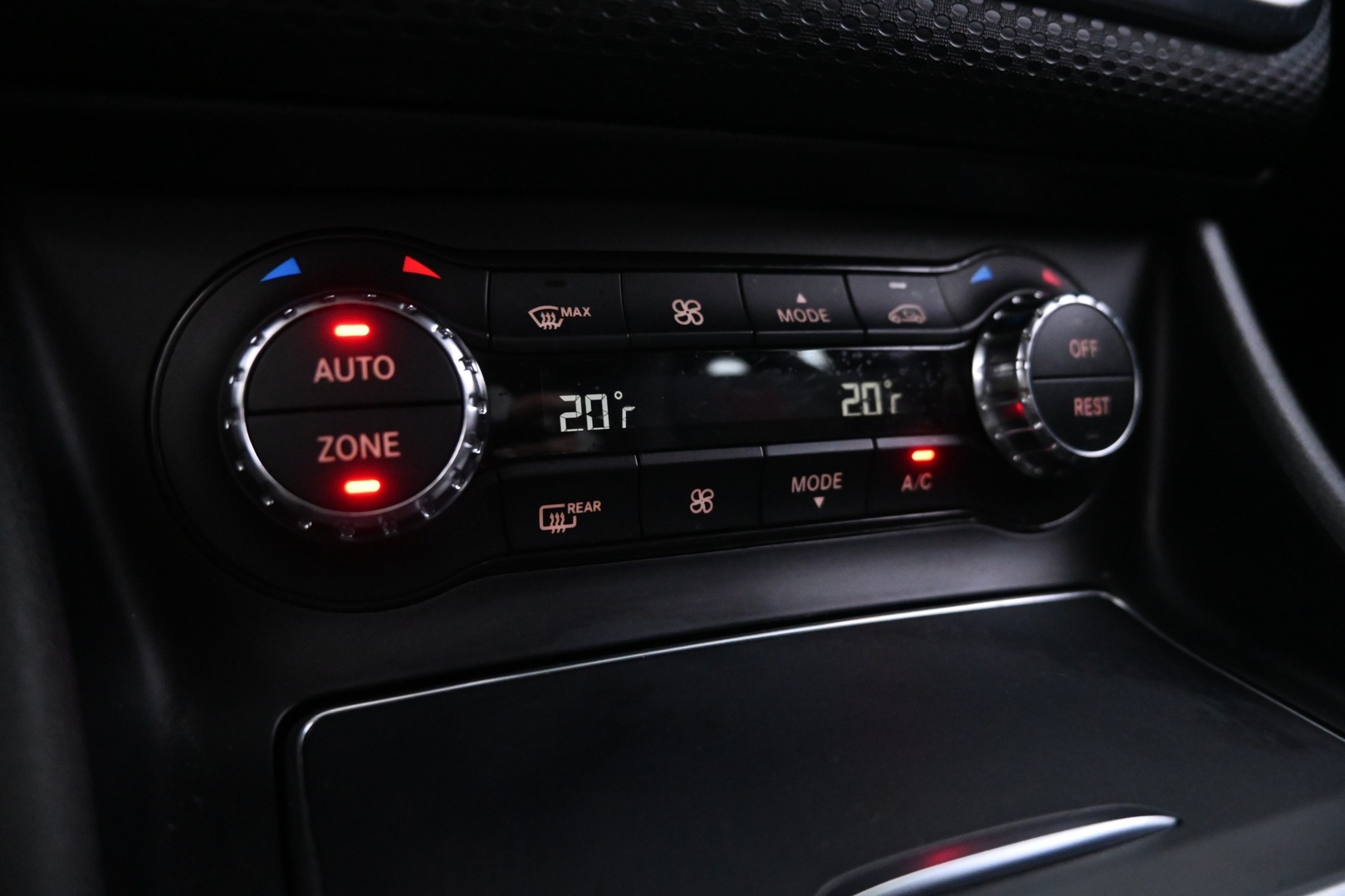 MERCEDES-BENZ A 2018