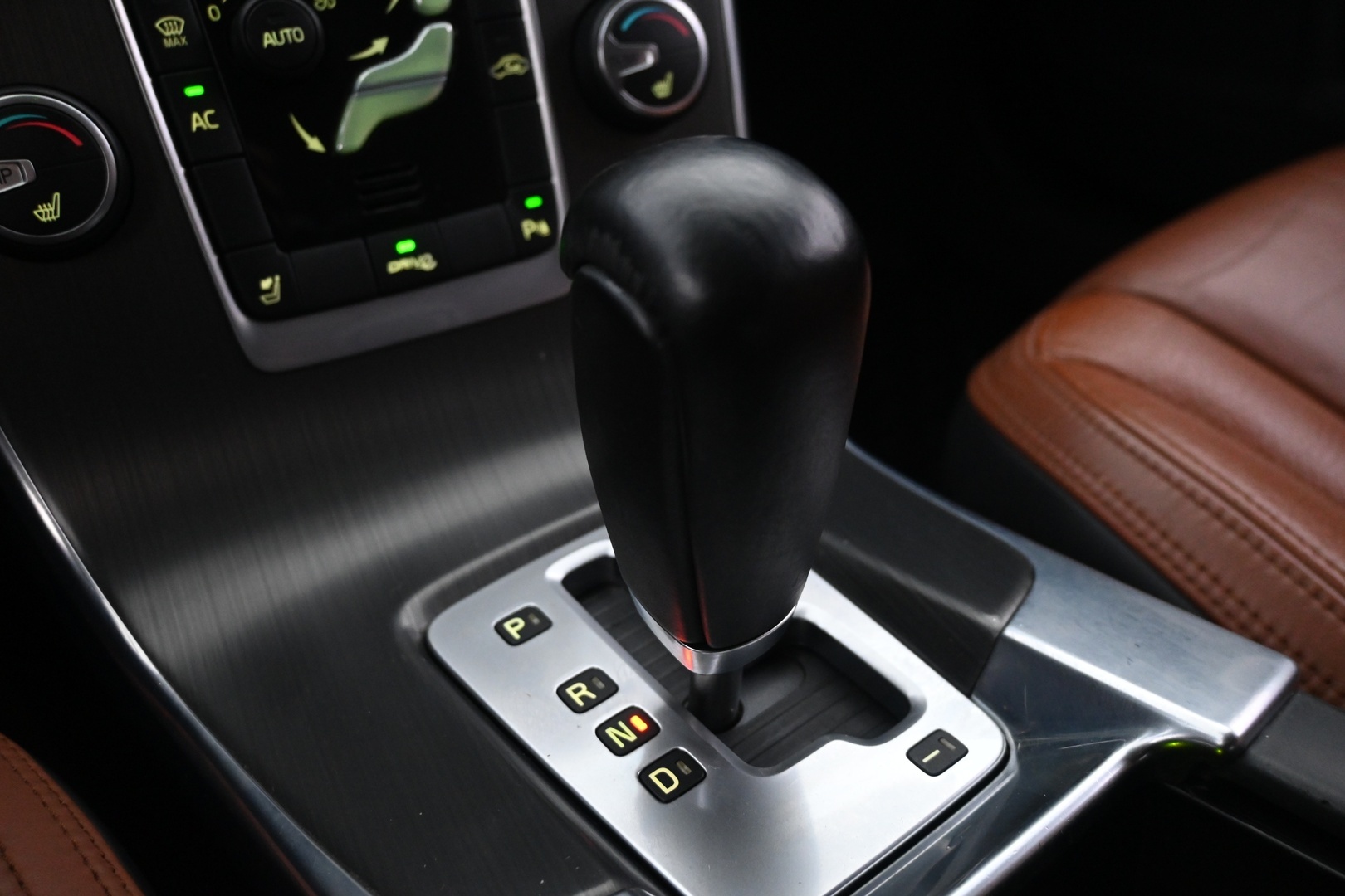 VOLVO V60 2012