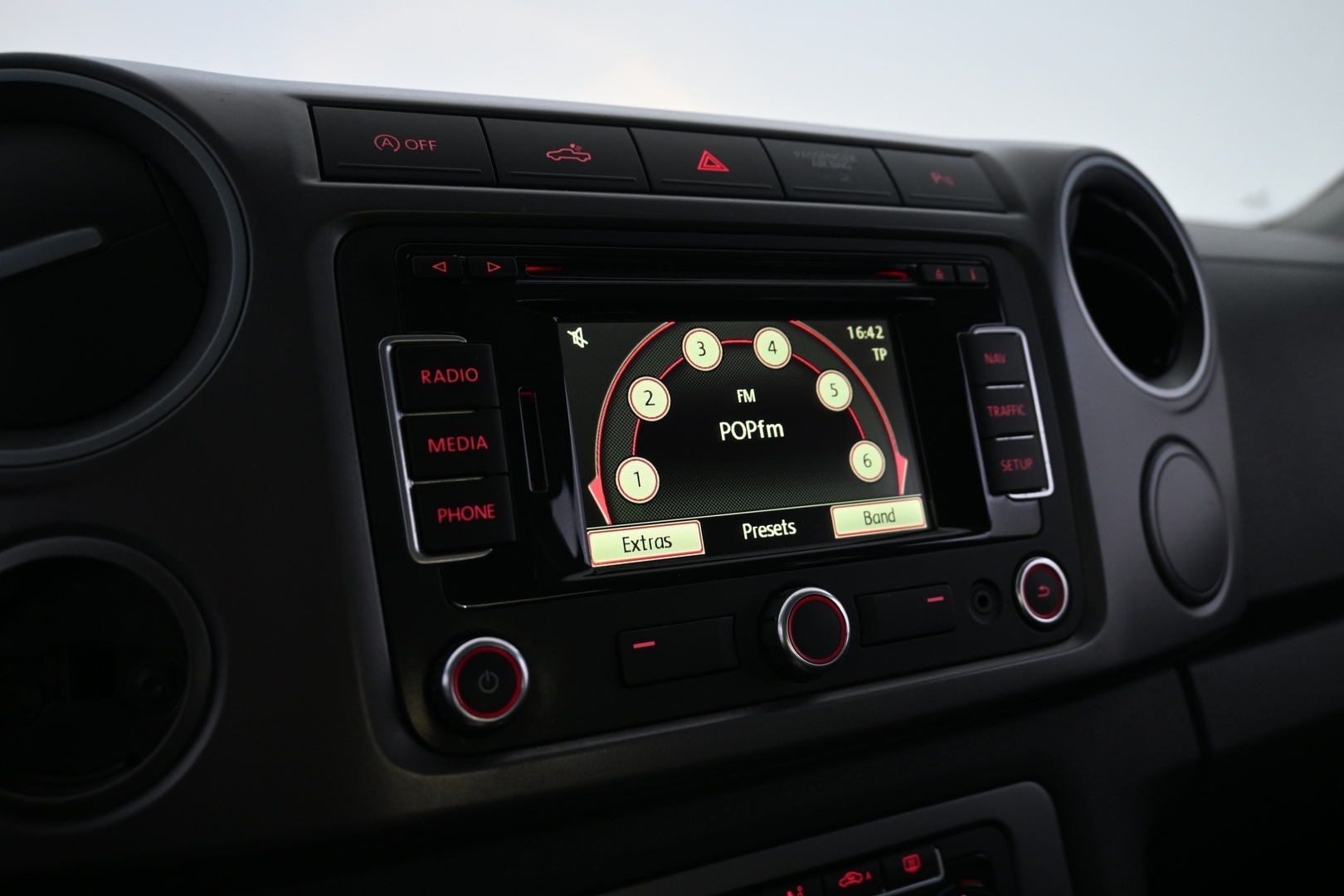VOLKSWAGEN Amarok 2014