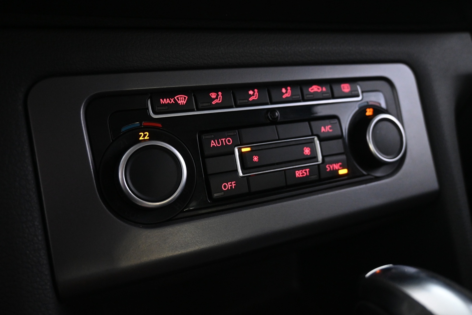 VOLKSWAGEN Amarok 2014
