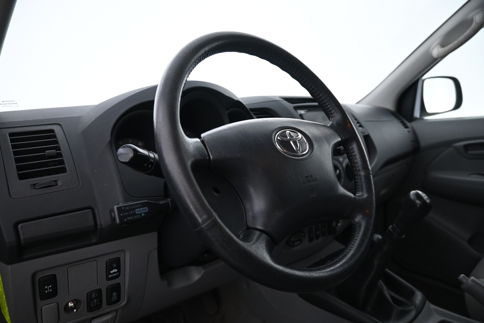 TOYOTA Hilux 2011
