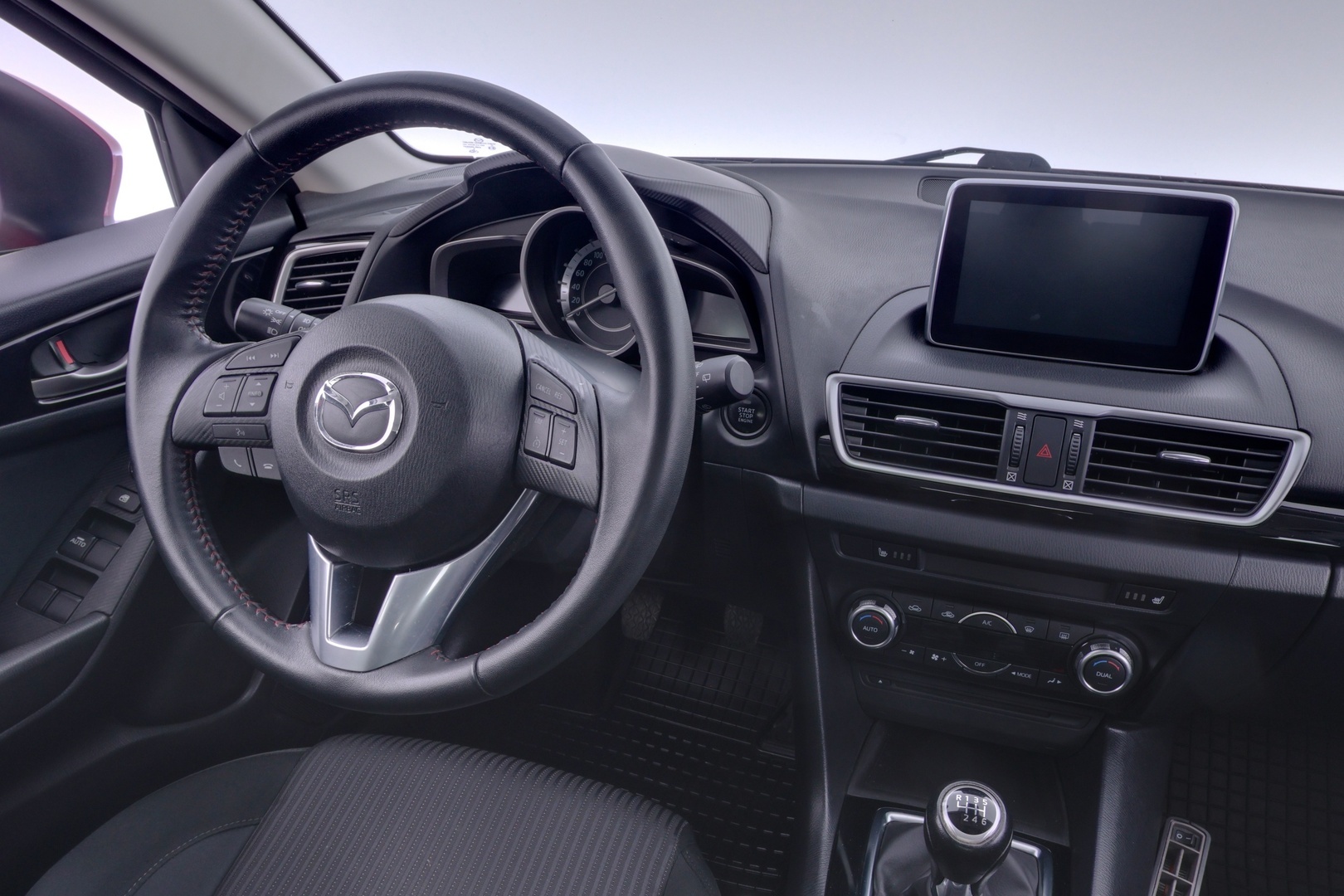 MAZDA 3 2015