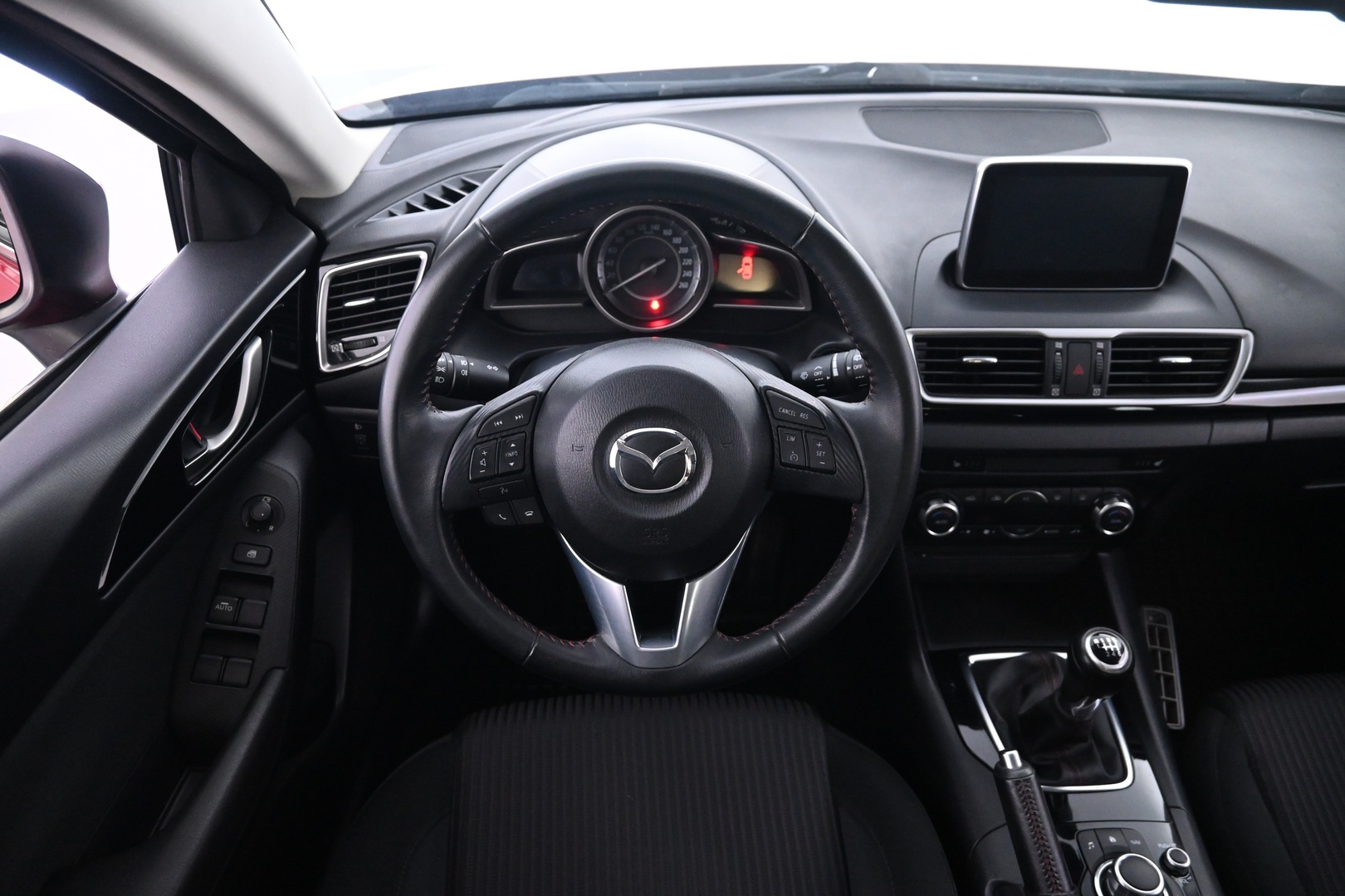 MAZDA 3 2015