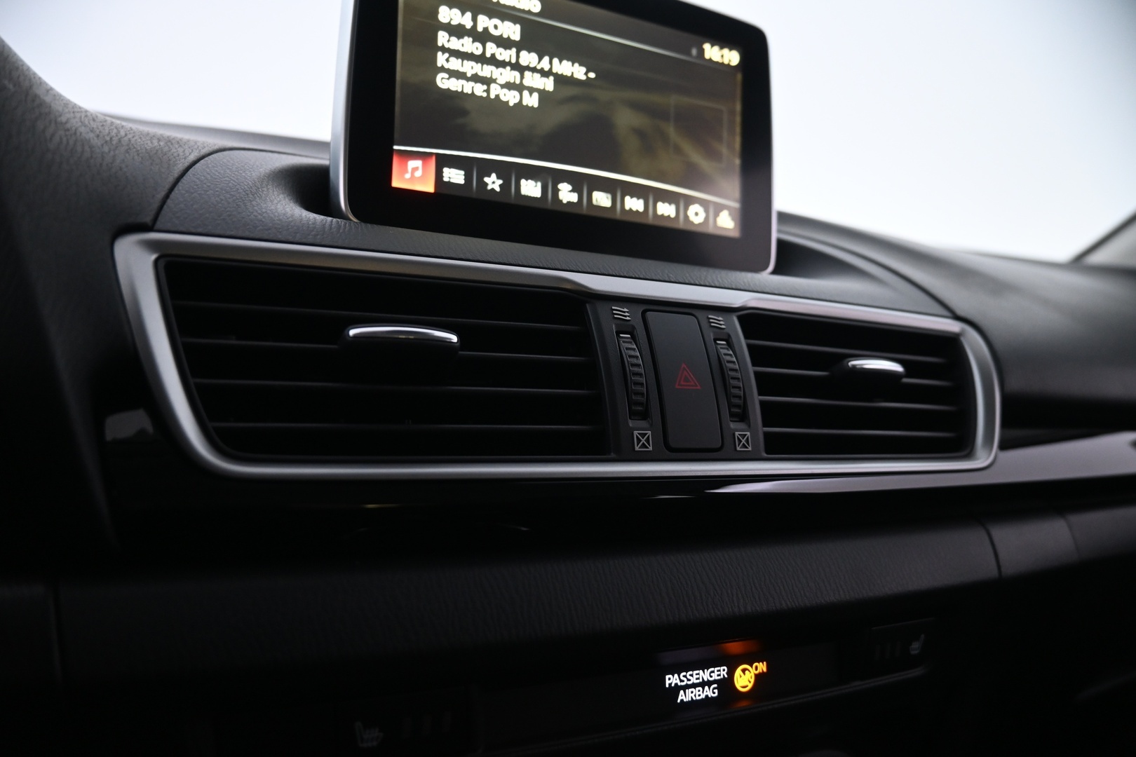MAZDA 3 2015