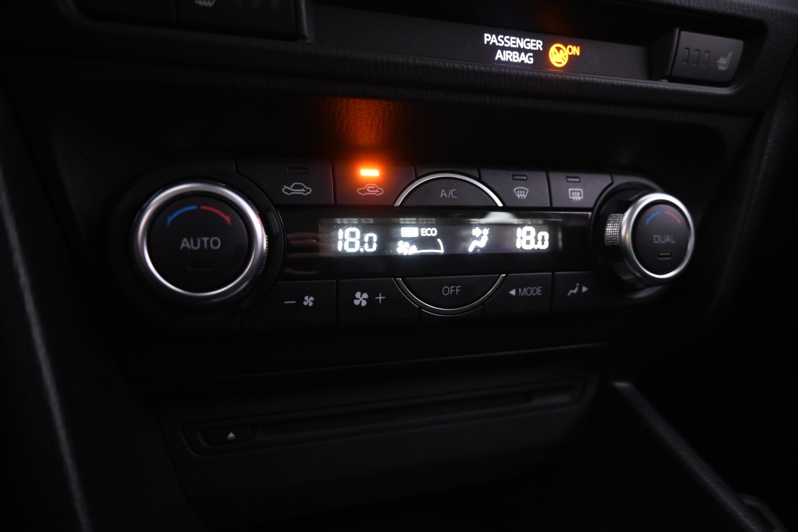MAZDA 3 2015