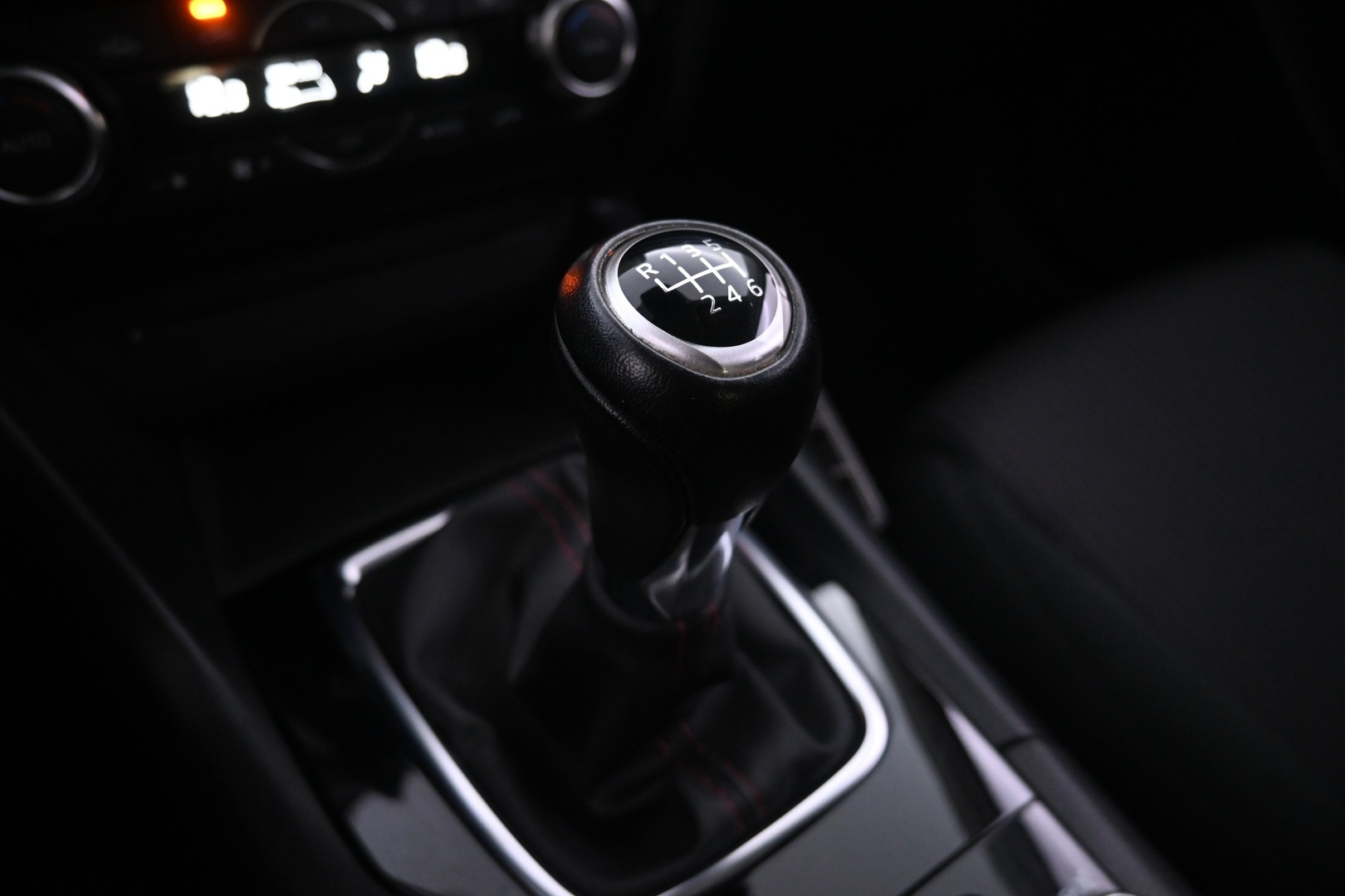 MAZDA 3 2015