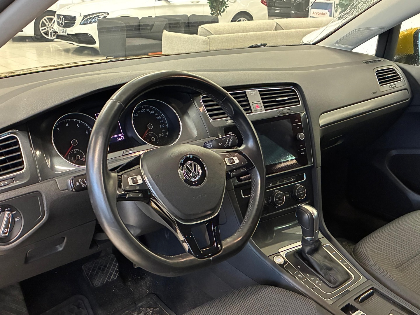 VOLKSWAGEN Golf 2018