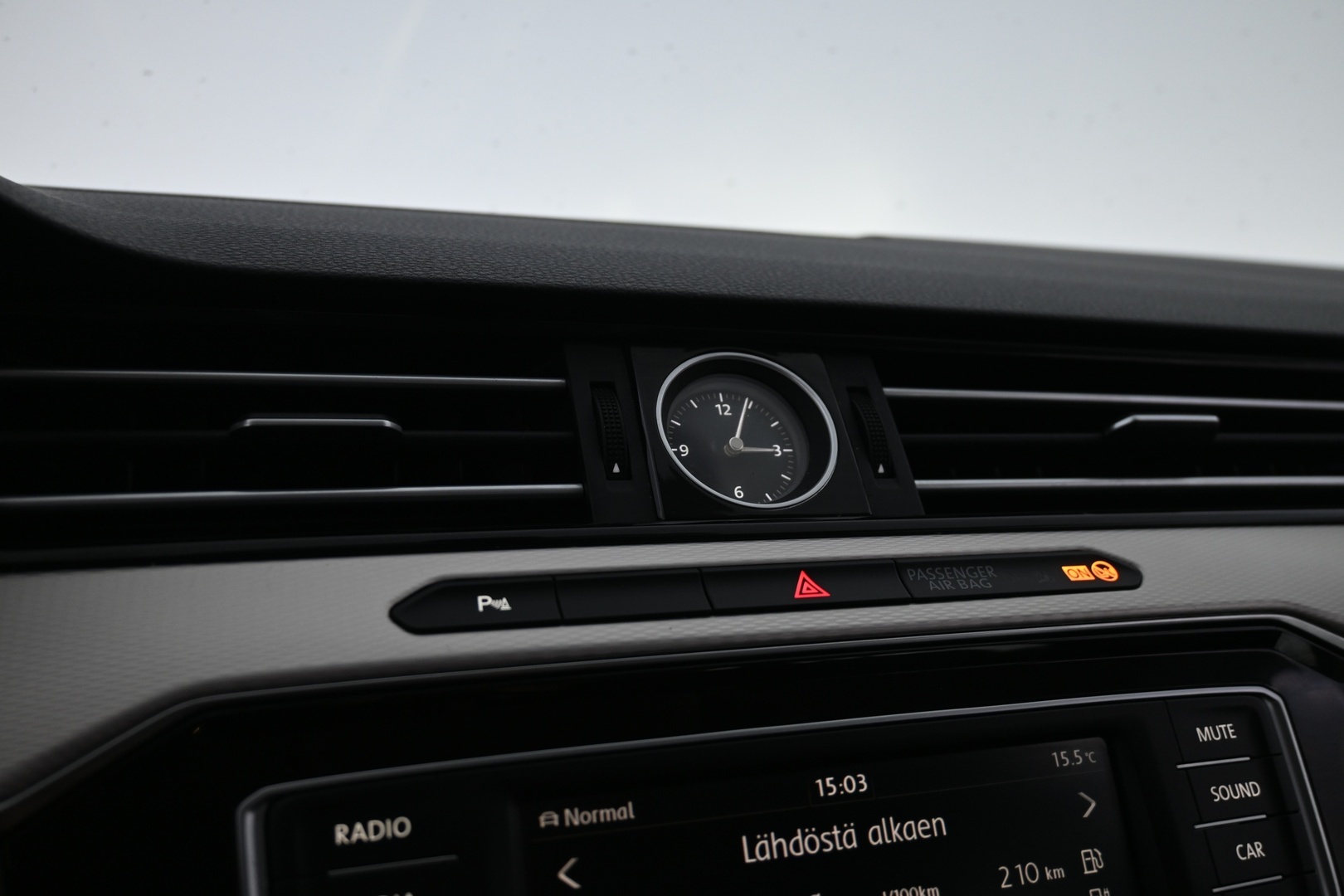 VOLKSWAGEN Passat 2016