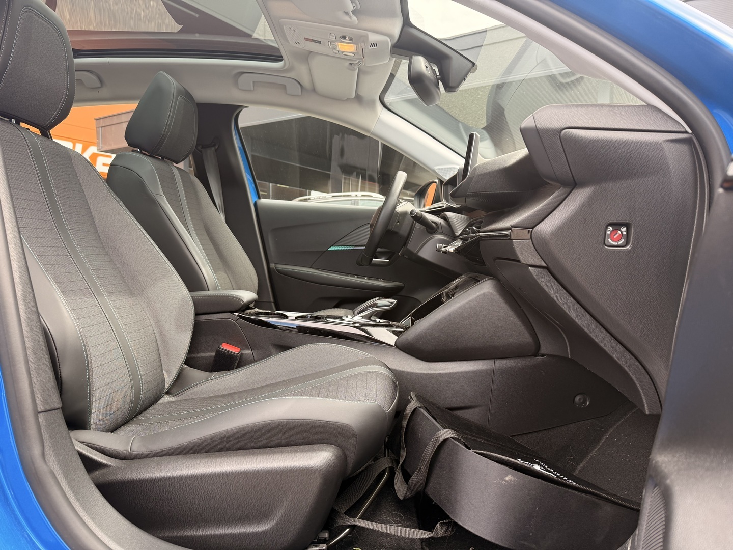 PEUGEOT e-208 2020
