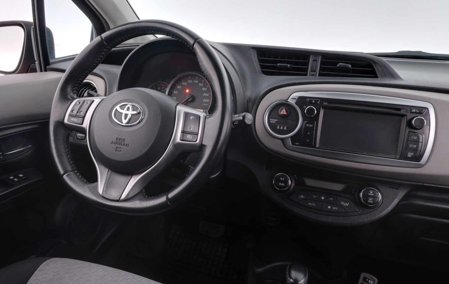 TOYOTA Yaris 2012