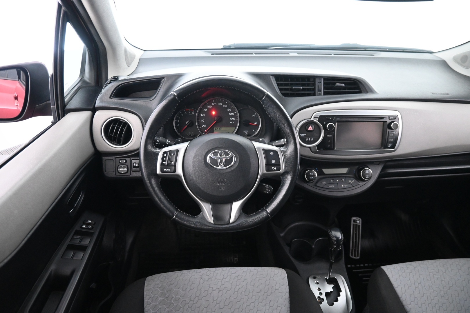 TOYOTA Yaris 2012