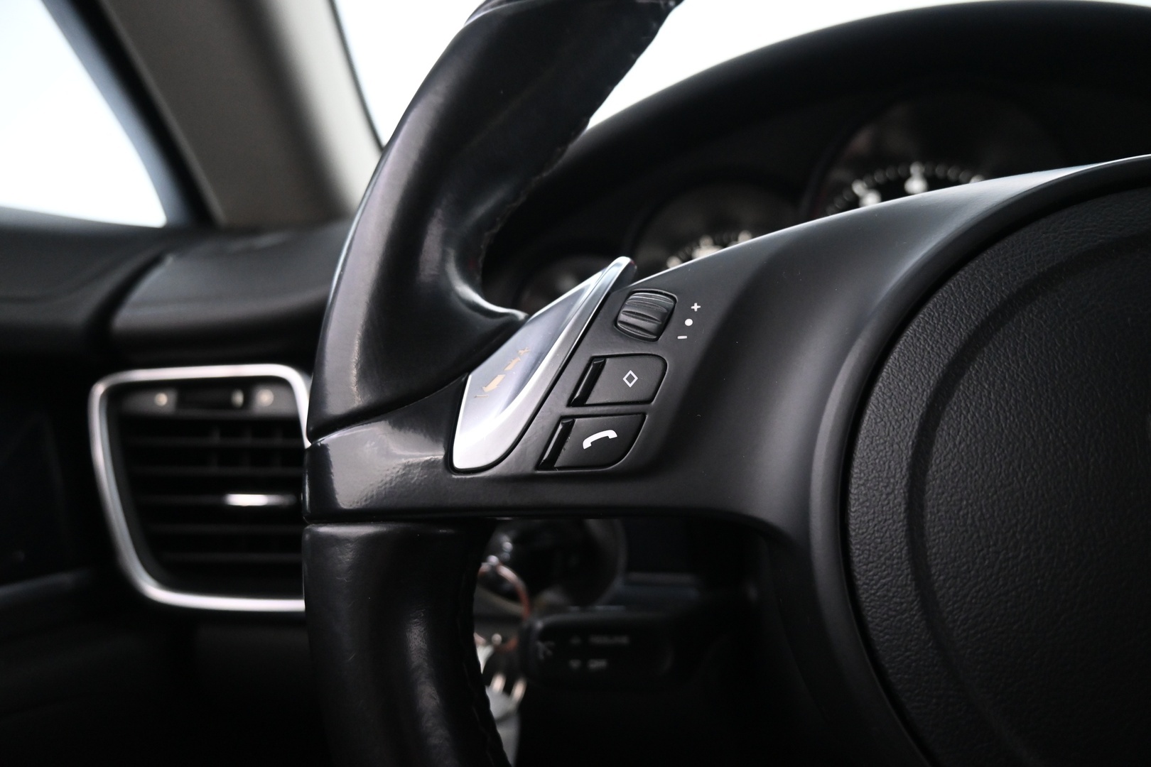 PORSCHE Panamera 2011