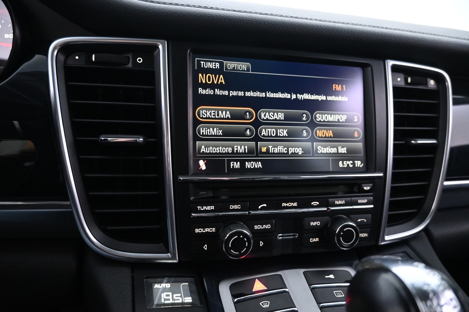 PORSCHE Panamera 2011