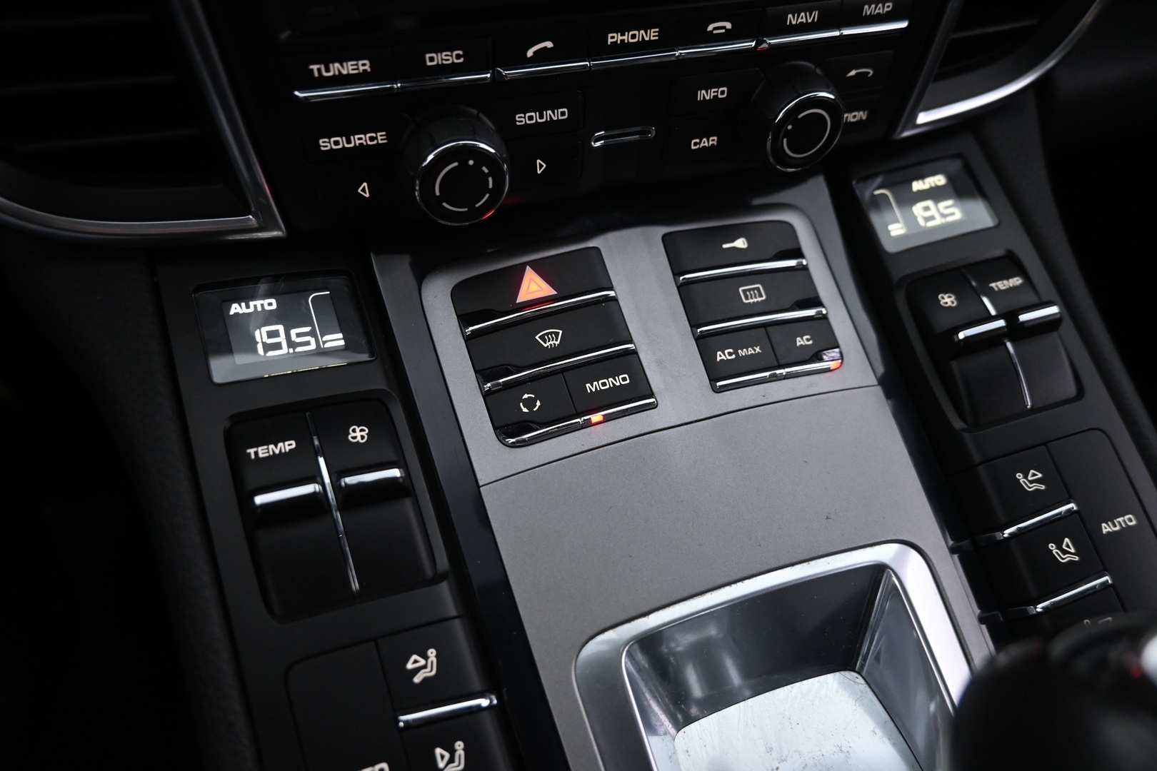 PORSCHE Panamera 2011