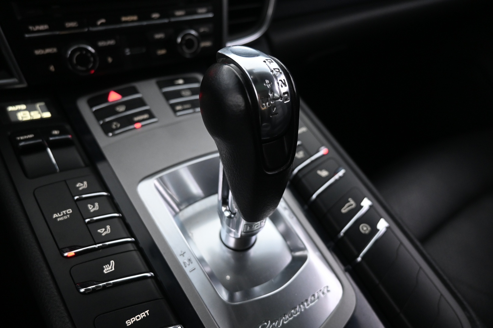 PORSCHE Panamera 2011