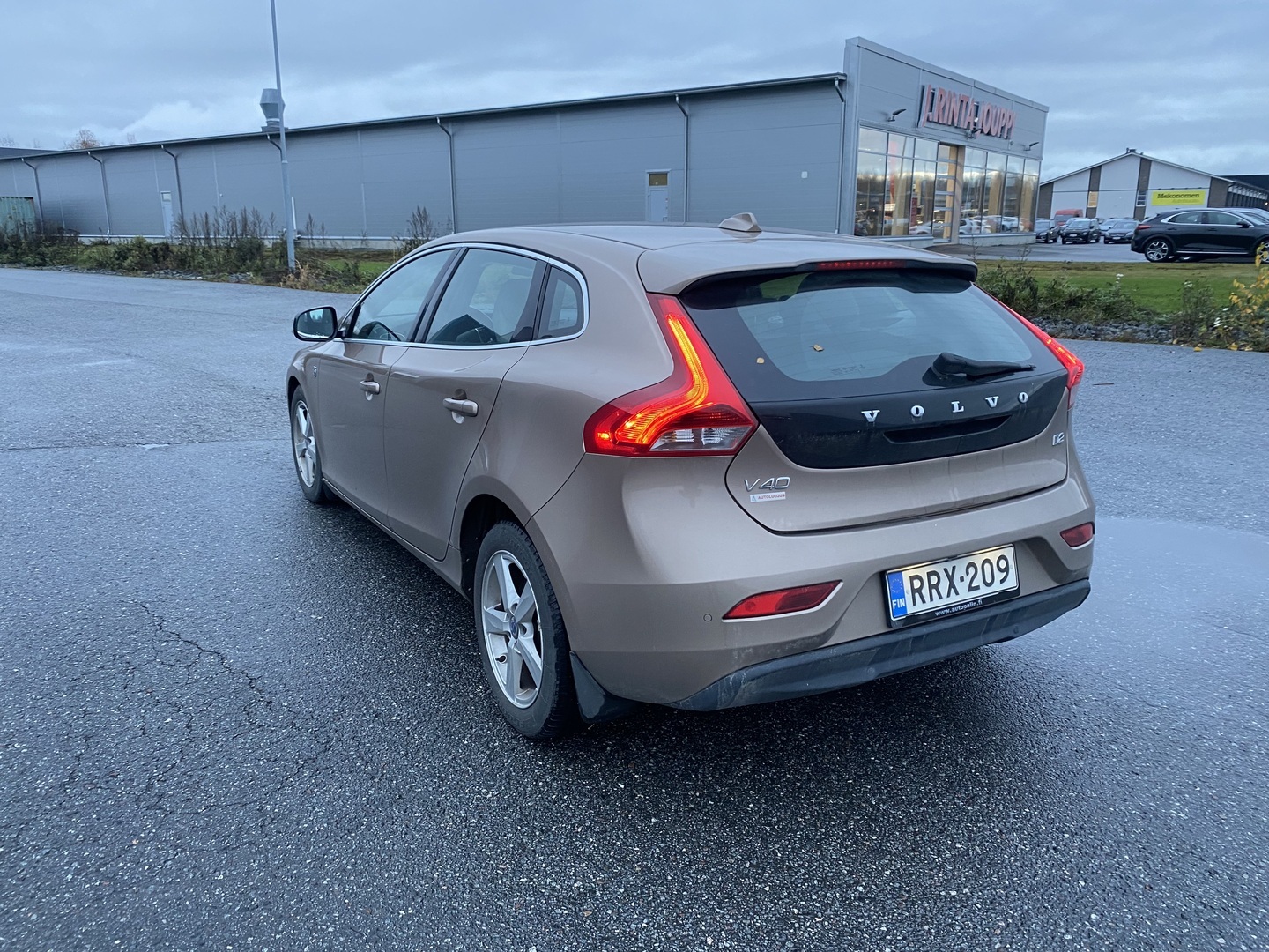 VOLVO V40 2015