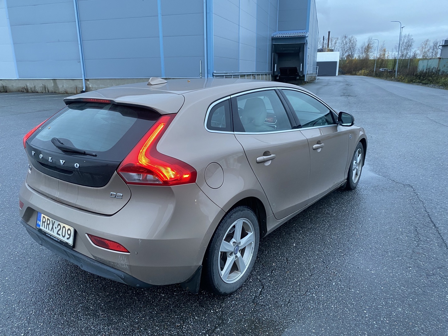 VOLVO V40 2015