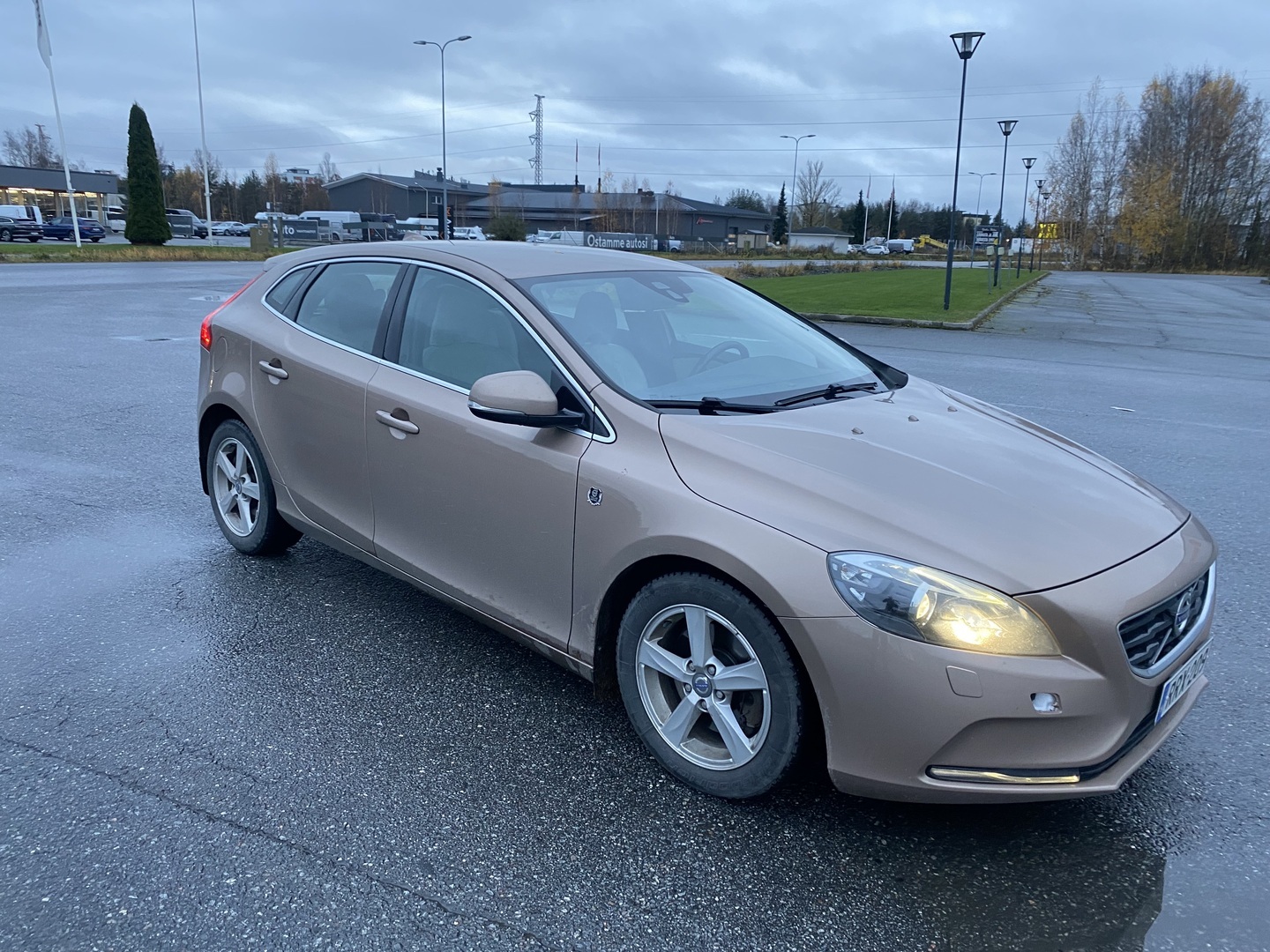 VOLVO V40 2015